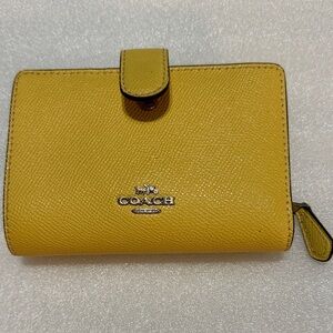 Coach Mustard Yellow Leather Wallet Pre-owned